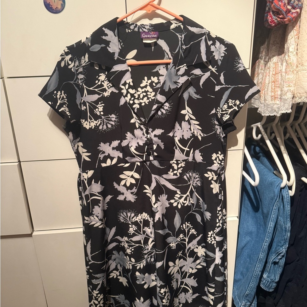 Groove Monochrome Floral Midi Dress